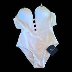 NWT Jets Australia by Jessika Allen Moulded Plunge 1 pc Swimsuit White US size 8